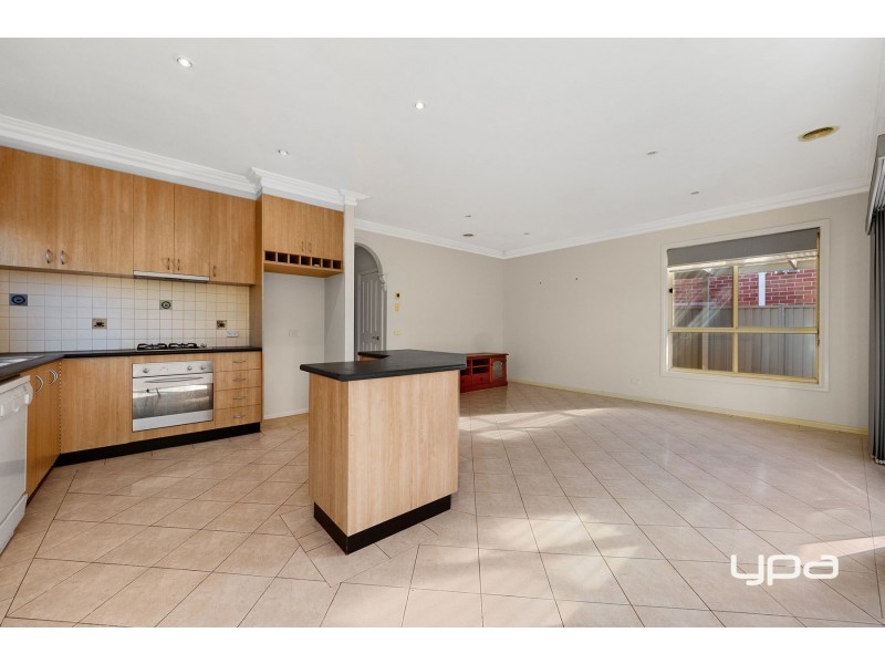 32 Naracoorte Drive, Caroline Springs VIC 3023