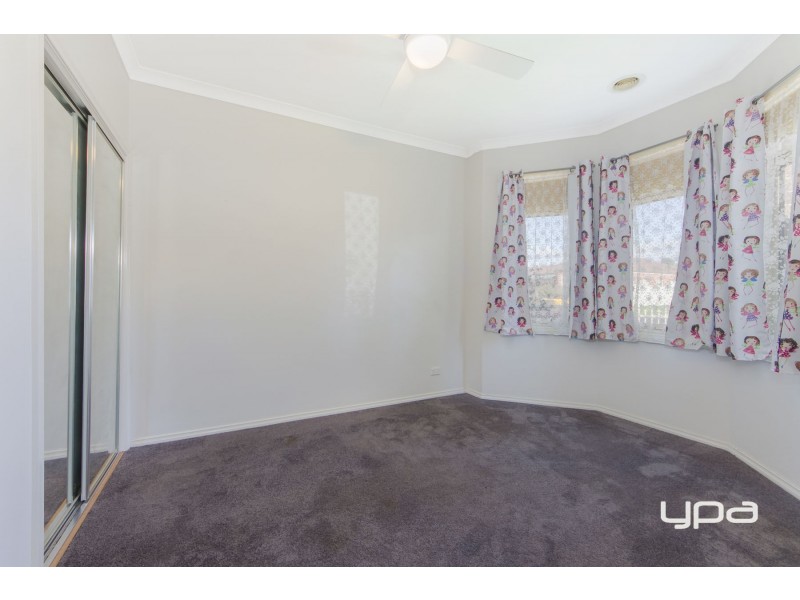 32 Naracoorte Drive, Caroline Springs VIC 3023