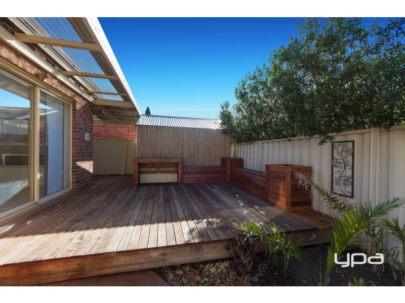 32 Naracoorte Drive, Caroline Springs VIC 3023