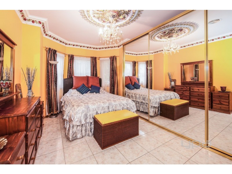 35 Milburn Circuit, Caroline Springs VIC 3023