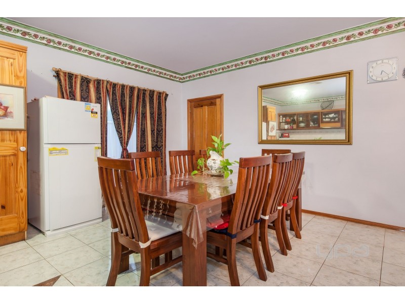 35 Milburn Circuit, Caroline Springs VIC 3023