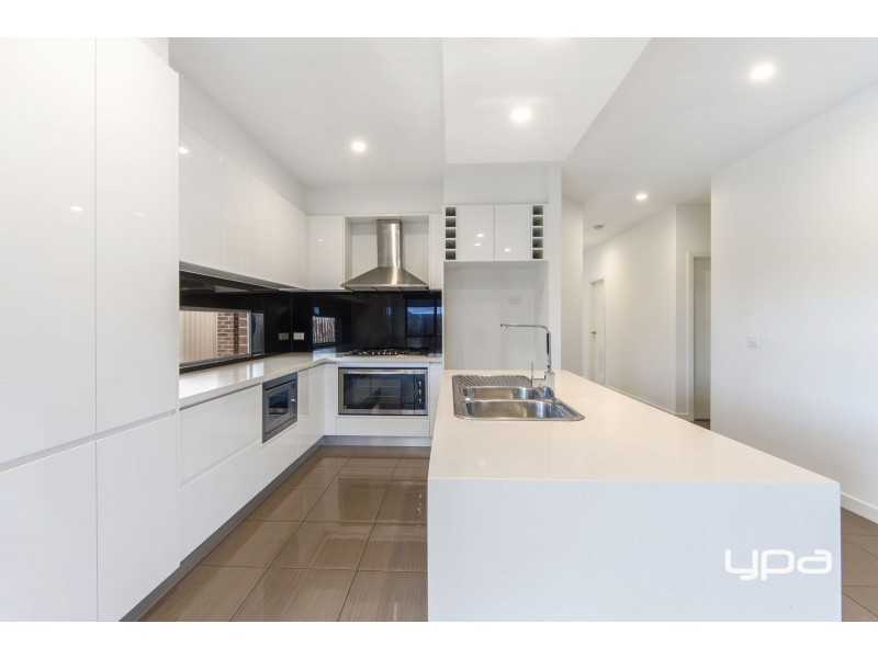 21 Hascombe Drive, Caroline Springs VIC 3023