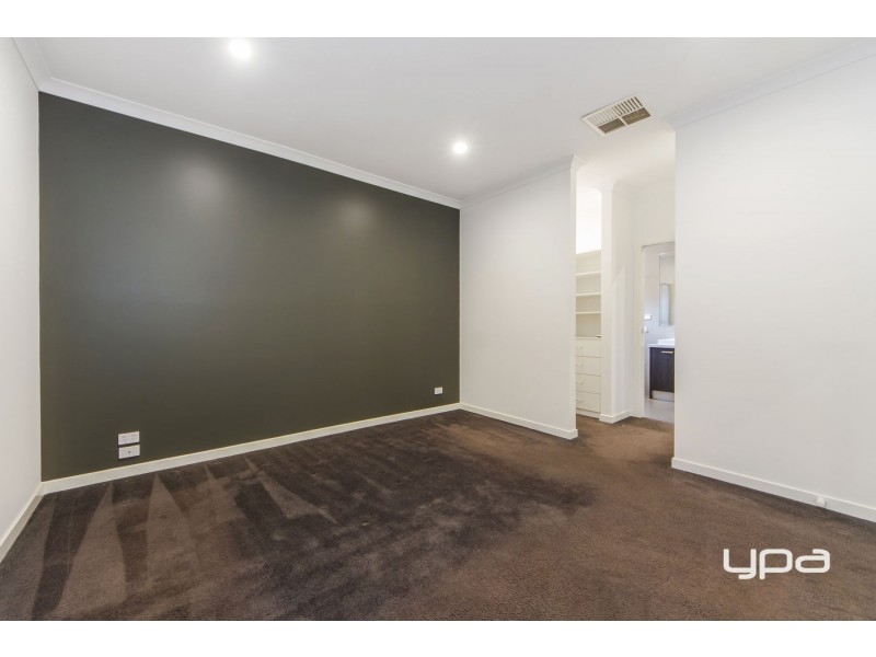 21 Hascombe Drive, Caroline Springs VIC 3023