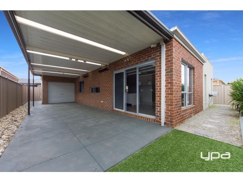 21 Hascombe Drive, Caroline Springs VIC 3023