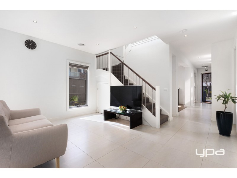 2 Meyers Lane, Caroline Springs VIC 3023