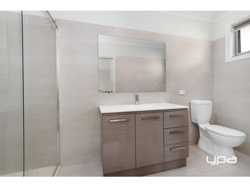 2 Meyers Lane, Caroline Springs VIC 3023