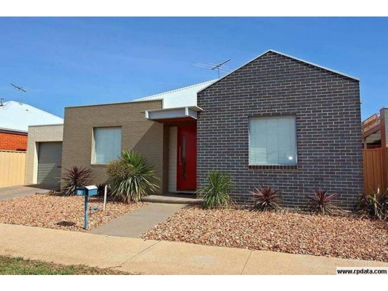 13 Tumbalong Street, Caroline Springs VIC 3023