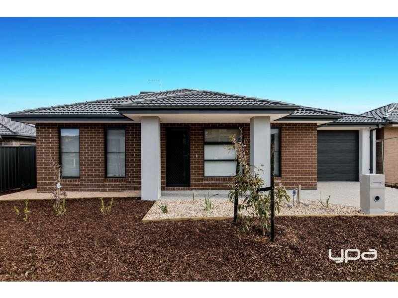 110 Riverside Concourse, Melton South VIC 3338