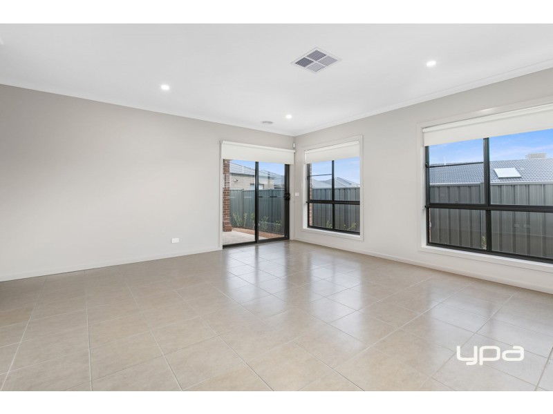 110 Riverside Concourse, Melton South VIC 3338