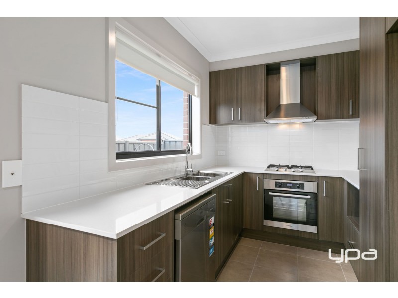 110 Riverside Concourse, Melton South VIC 3338