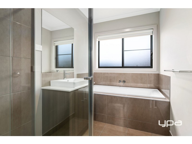 110 Riverside Concourse, Melton South VIC 3338