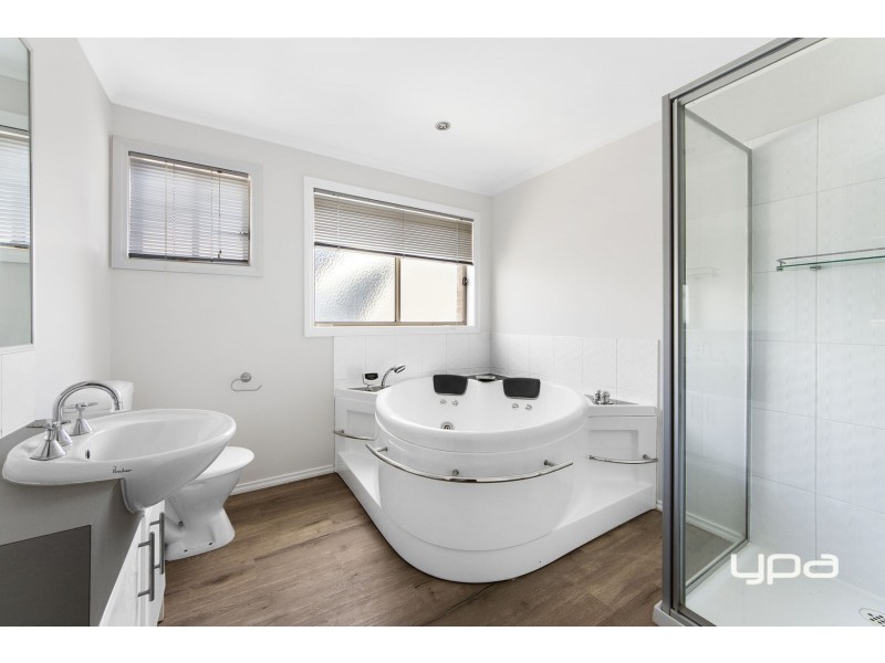 11 Wattle Park Street, Caroline Springs VIC 3023