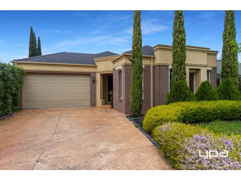 13 Blenheim Way, Caroline Springs VIC 3023