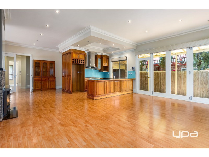 13 Blenheim Way, Caroline Springs VIC 3023