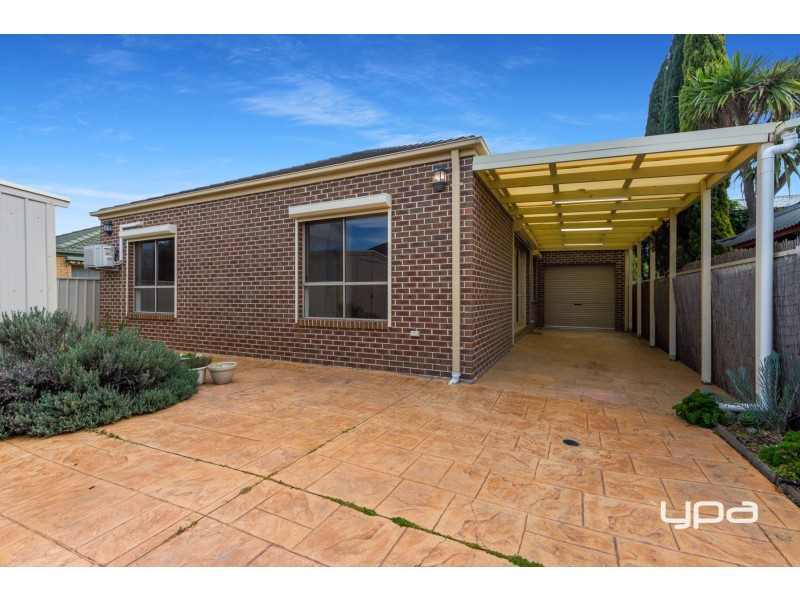 13 Blenheim Way, Caroline Springs VIC 3023