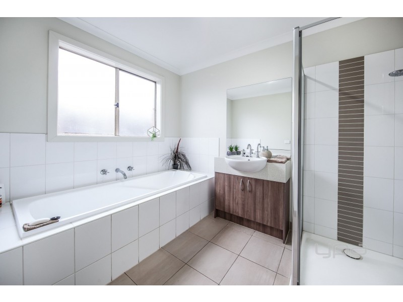 8 Stringybark Avenue, Brookfield VIC 3338