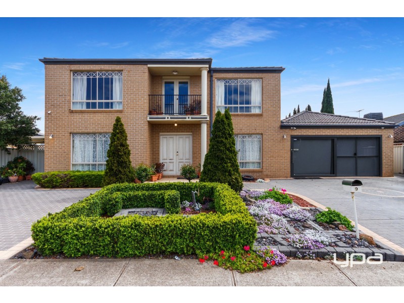 9 Tamborine Way, Caroline Springs VIC 3023