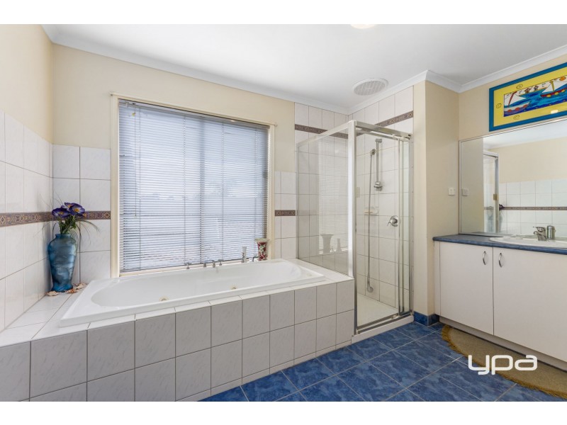 9 Tamborine Way, Caroline Springs VIC 3023