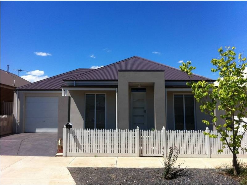 7 Condamine Terrace, Caroline Springs VIC 3023