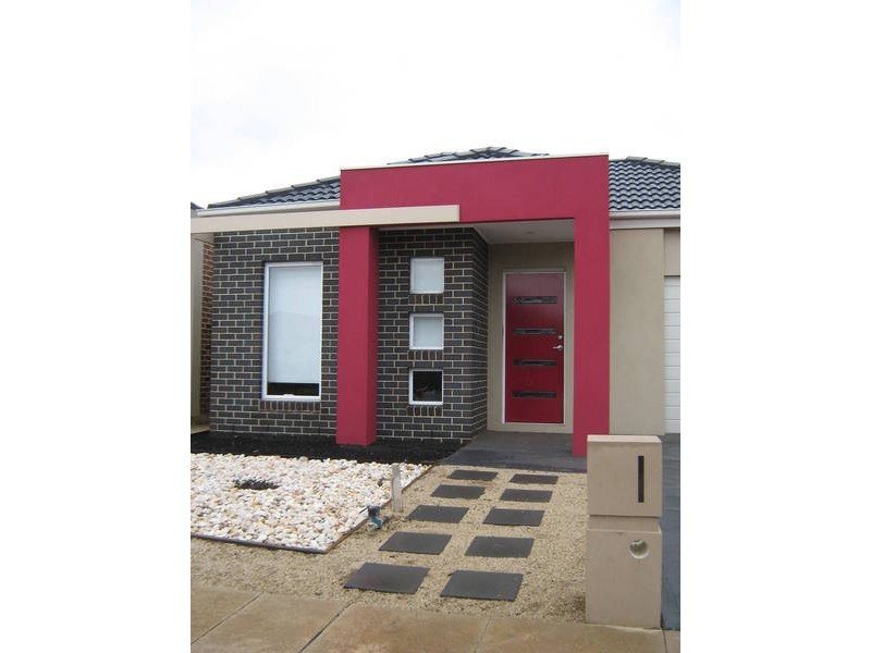 25 Viewbank Walk, Caroline Springs VIC 3023