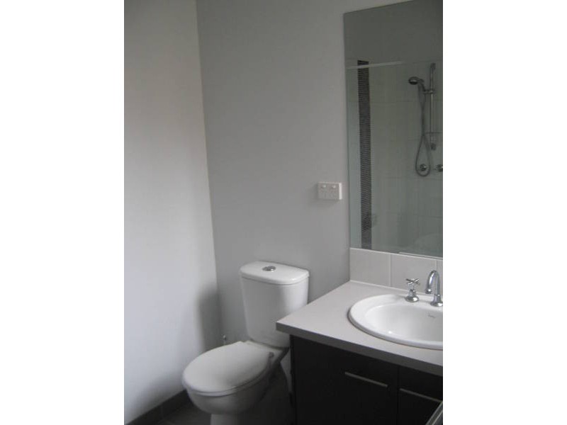 25 Viewbank Walk, Caroline Springs VIC 3023