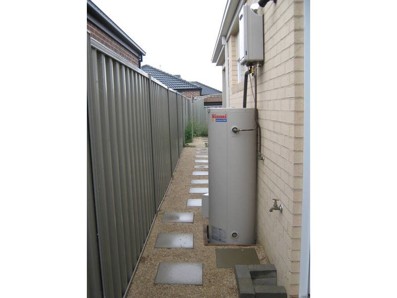 25 Viewbank Walk, Caroline Springs VIC 3023