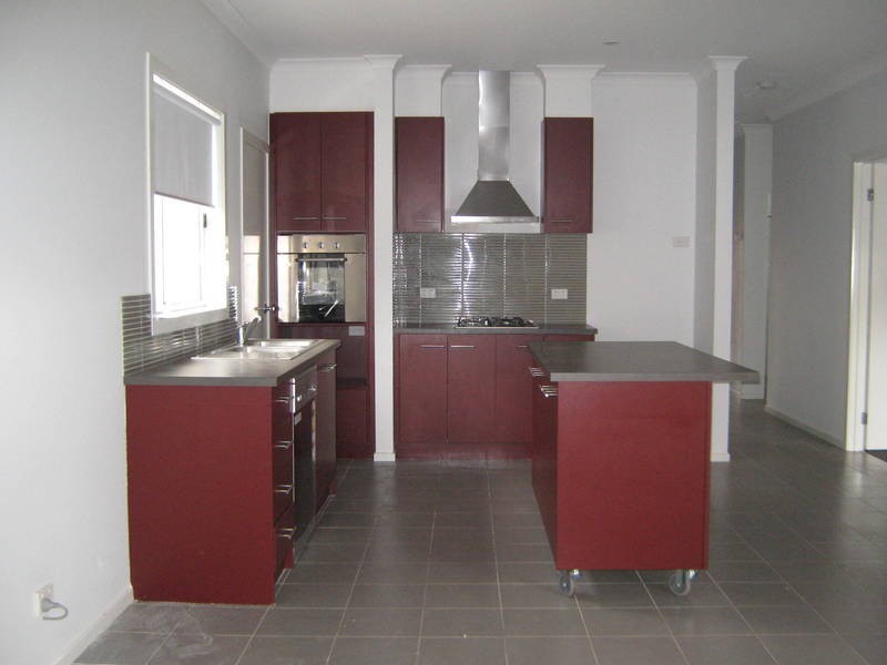 25 Viewbank Walk, Caroline Springs VIC 3023