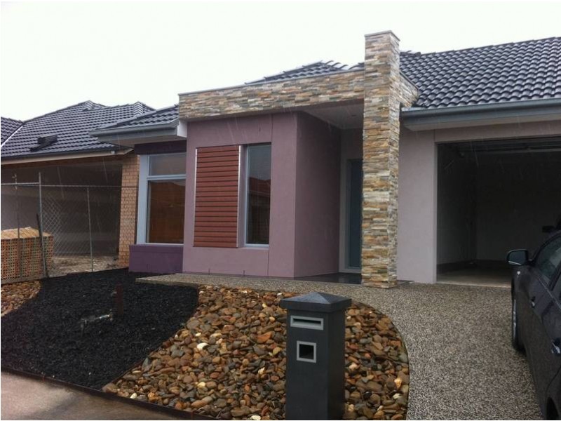 11 RUTHERGLEN WAY, Caroline Springs VIC 3023