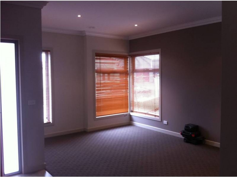 11 RUTHERGLEN WAY, Caroline Springs VIC 3023