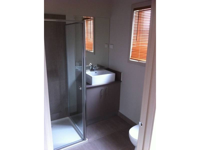 11 RUTHERGLEN WAY, Caroline Springs VIC 3023