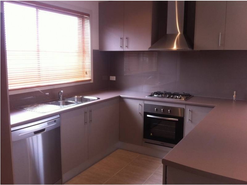 11 RUTHERGLEN WAY, Caroline Springs VIC 3023