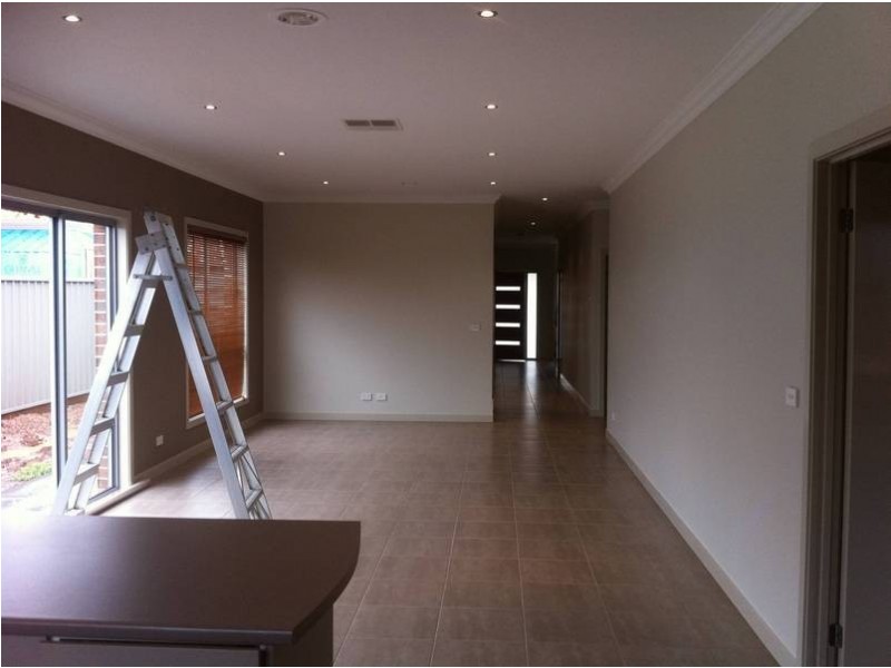 11 RUTHERGLEN WAY, Caroline Springs VIC 3023