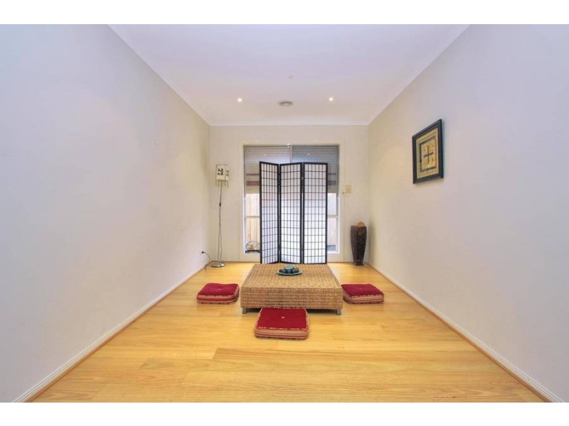 8 Sliverdale Walk, Cairnlea VIC 3023