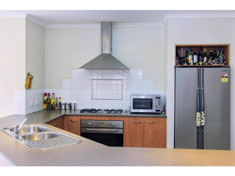 8 Sliverdale Walk, Cairnlea VIC 3023