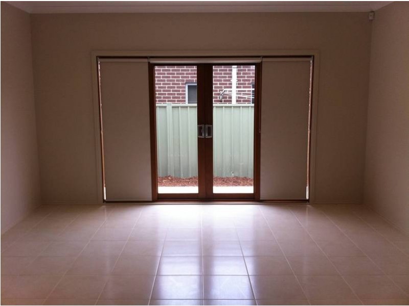 7 Pepper Tree Cct, Caroline Springs VIC 3023