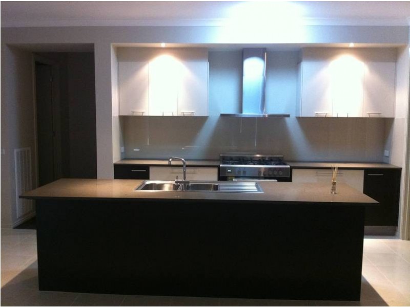 7 Pepper Tree Cct, Caroline Springs VIC 3023