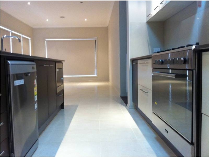 7 Pepper Tree Cct, Caroline Springs VIC 3023