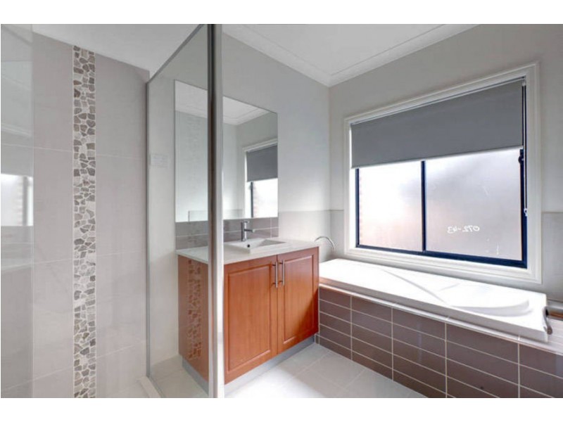 43 Daly Circuit, Caroline Springs VIC 3023