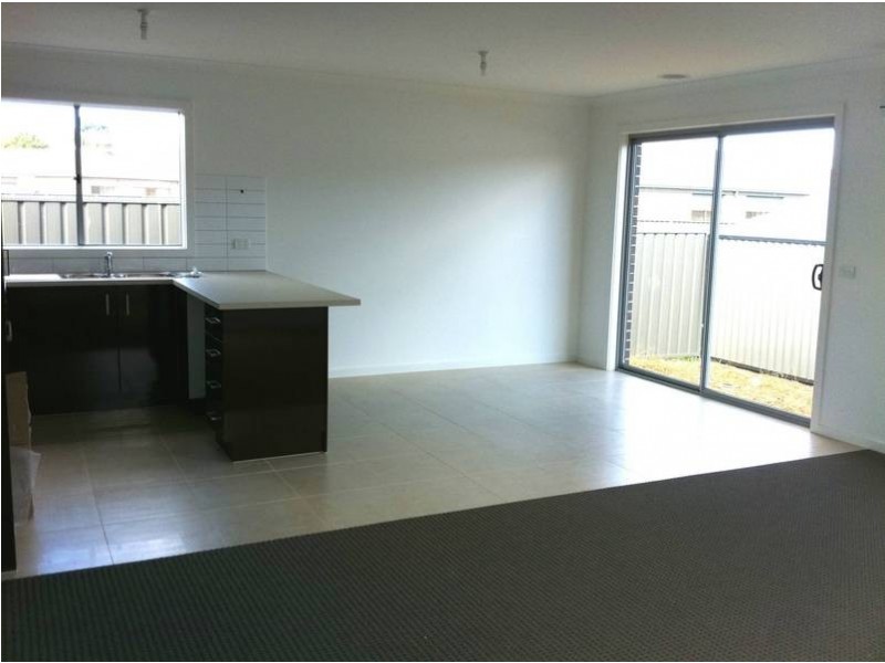 1 Poplar Close, Melton VIC 3337