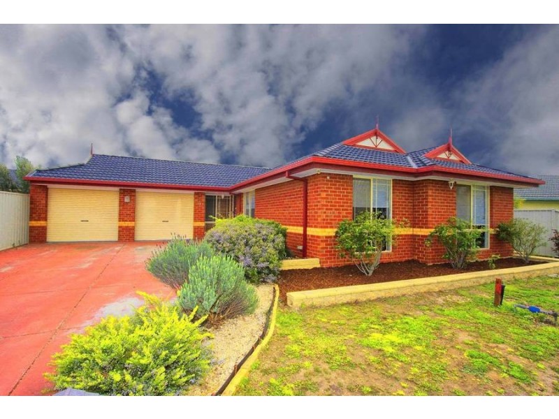 17 Elphinstone Way, Caroline Springs VIC 3023