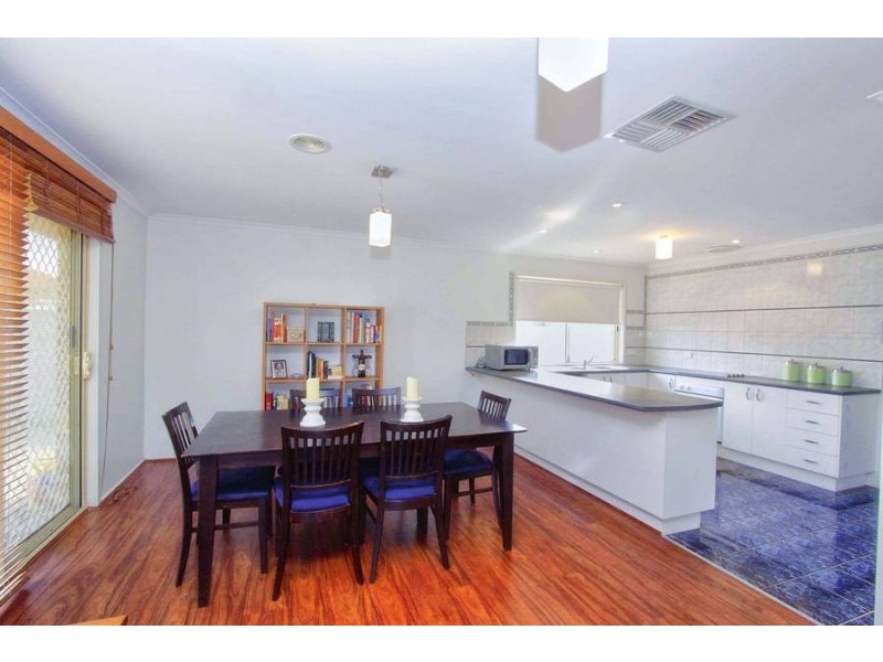 17 Elphinstone Way, Caroline Springs VIC 3023