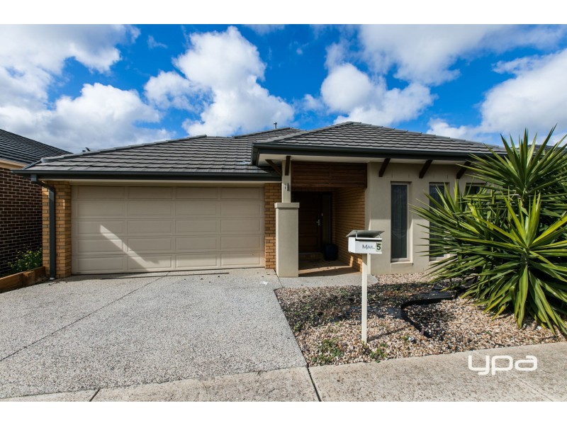 5 Flinders Place, Caroline Springs VIC 3023