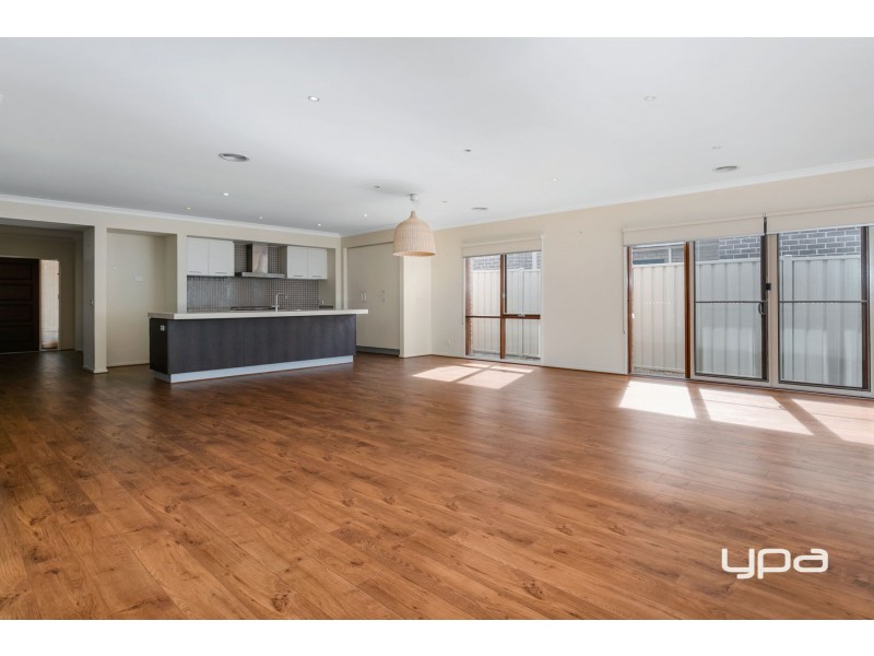 5 Flinders Place, Caroline Springs VIC 3023