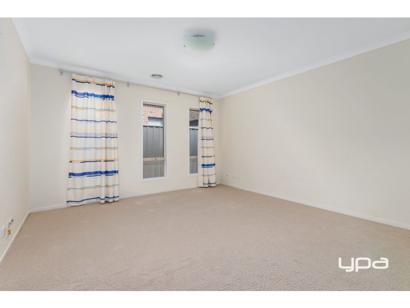 5 Flinders Place, Caroline Springs VIC 3023