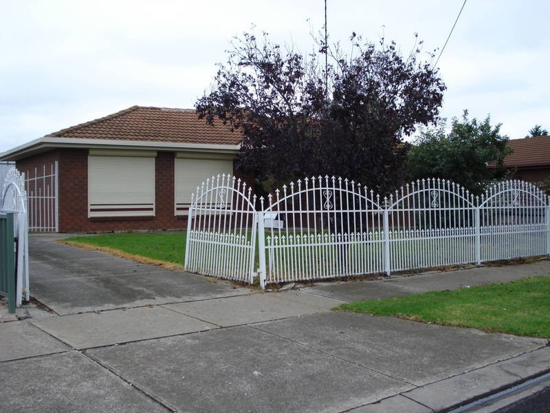 14  Cheleon Way, Kings Park VIC 3021