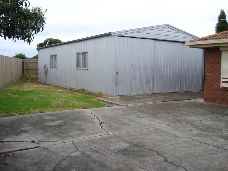 14  Cheleon Way, Kings Park VIC 3021