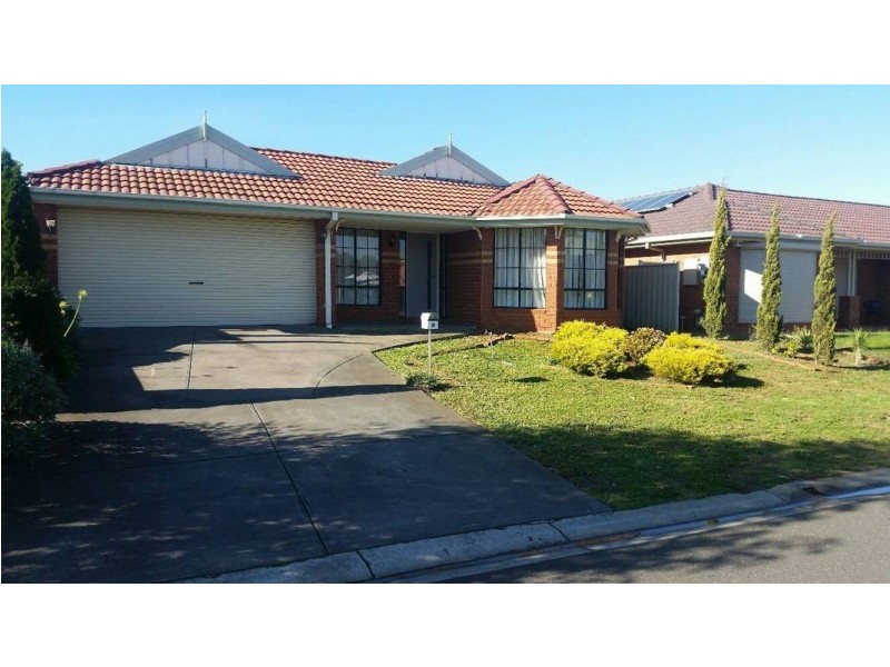 9 Stoneman Turn, Caroline Springs VIC 3023