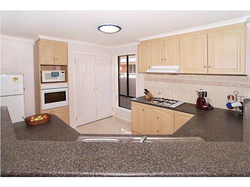 9 Stoneman Turn, Caroline Springs VIC 3023