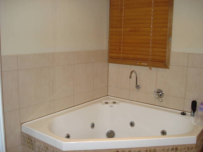 23 Grevillea Road, Kings Park VIC 3021