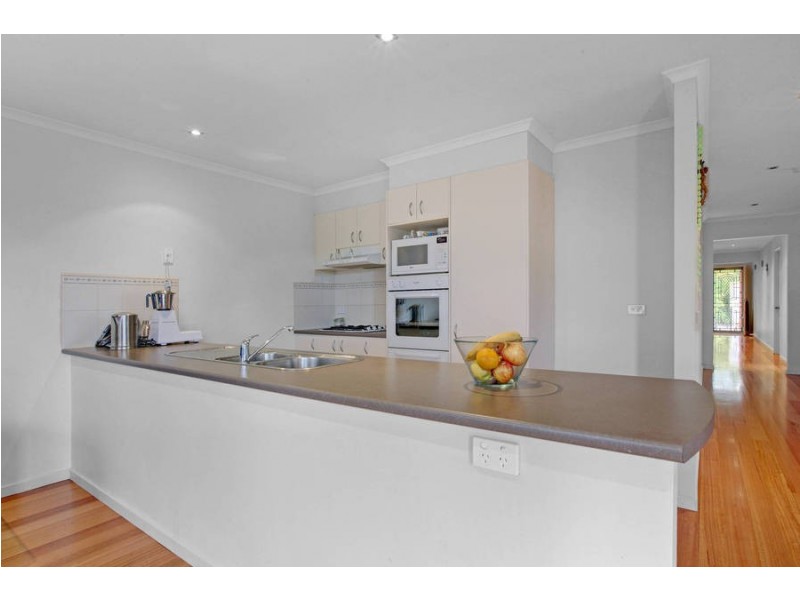3 Insley Way, Caroline Springs VIC 3023